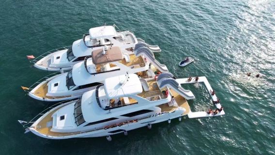 【深圳大梅沙·遊艇團建30人】3艘帶KTV豪華遊艇出海2小時+摩托艇1小時-贈送網紅魔毯+魚餌魚具+水上滑梯+