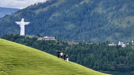 однодневный тур на озеро Тоба и остров Самосир из Медана (включая съемку с дрона)
