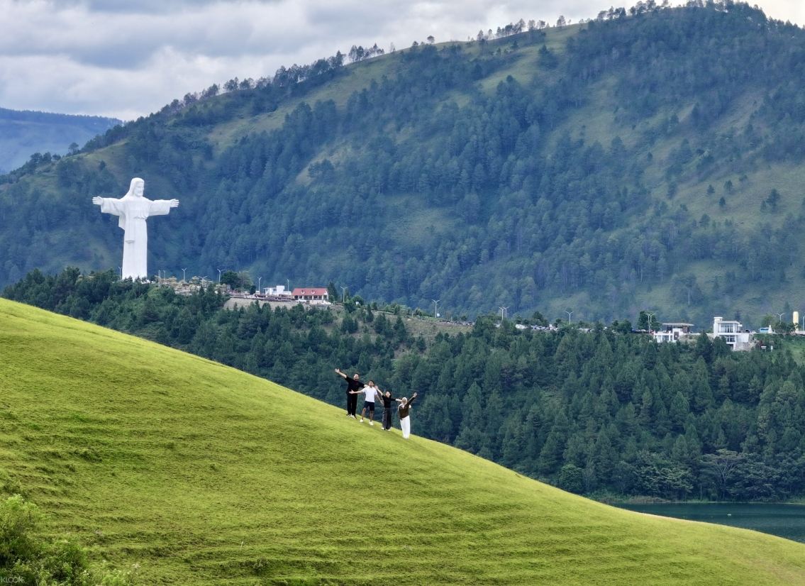 однодневный тур на озеро Тоба и остров Самосир из Медана (включая съемку с дрона)