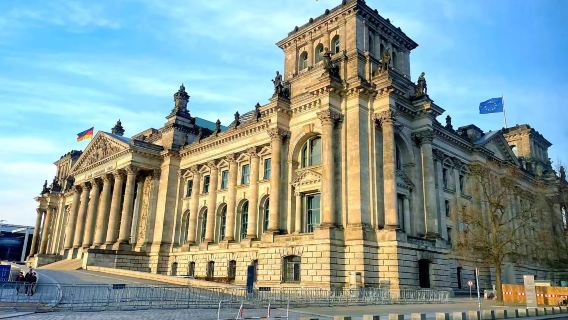 德國汽車博物館+柏林無憂宮+國會大廈包車一日遊