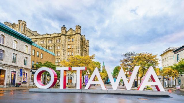Lawatan sehari ke Terusan Rideau + Galeri Seni + Muzium Penerbangan di Ottawa, Kanada
