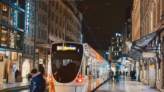 tempahan tempat duduk restoran viral Café du Centre di Geneva, Switzerland