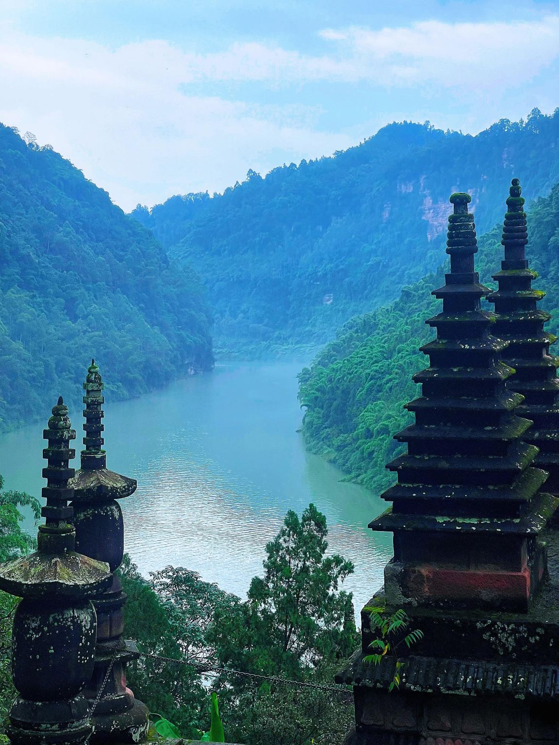 Tour di un giorno a Meishan con noleggio con conducente esclusivo: Antica città di Liujiang, Montagna Wawu e Spiaggia Caoyu con servizio in inglese