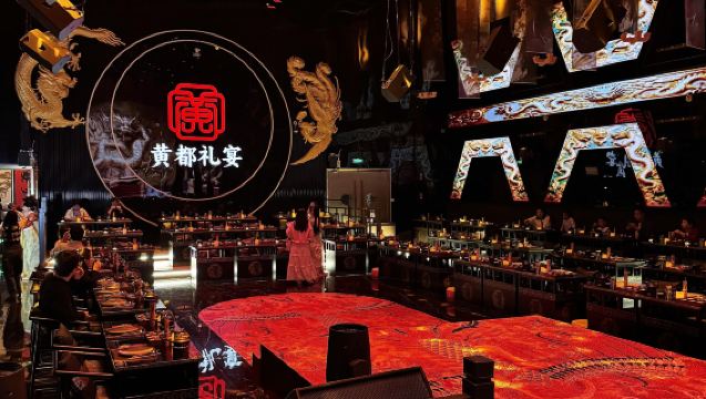 Xiamen · Banchetto Imperiale Huangdu | Viaggio attraverso un banchetto millenario, un'esperienza immersiva da imperatore [Gustate prelibatezze di corte + ammirate musica e danze antiche + indossate abiti e trucco tradizionali]