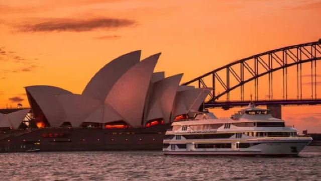 Croisière de 2,5 heures au coucher du soleil dans le port de Sydney avec dîner tout compris & menu trois plats