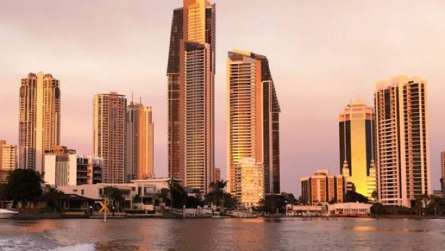 Gold Coast, Surfers Paradise biglietto per la crociera al tramonto di 90 minuti con guida in inglese, possibilità di avvistare delfini, biglietto adulti, biglietto per bambini