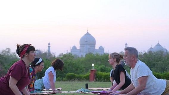 Taj utsikt yoga- och meditationssession i Agra
