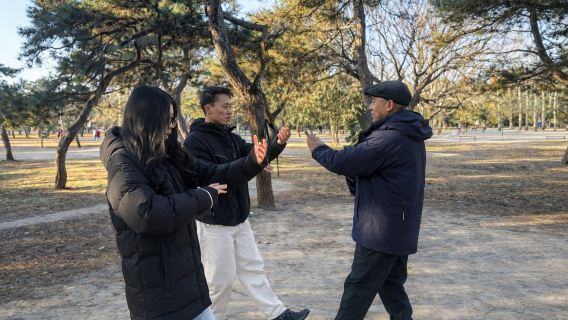 Experiência de Tai Chi no Parque do Templo do Céu com um local + Tour gastronômico pelos petiscos do sul da cidade (inclui ingresso para o Parque do Templo do Céu) - Pequim - Eatwith