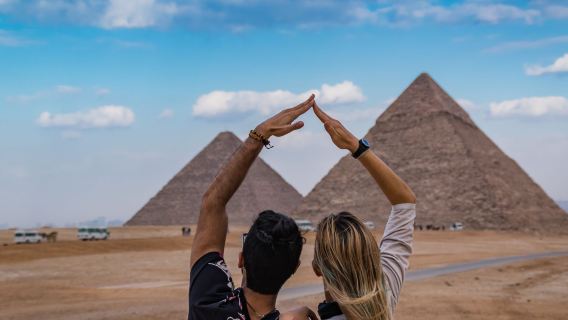 Private Tour zu den Pyramiden von Gizeh mit Basar-Erlebnis in Kairo