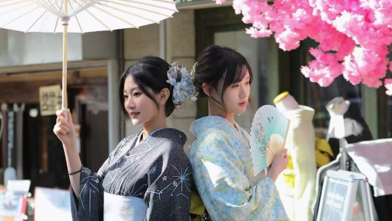 Servizio fotografico al Tempio Kiyomizu di Kyoto in Giappone (noleggio kimono + fotografo dedicato + abiti eleganti + servizio di qualità)