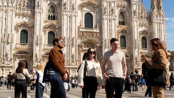 Milan: Fashion and Beauty Walking Tour With Expert Designer