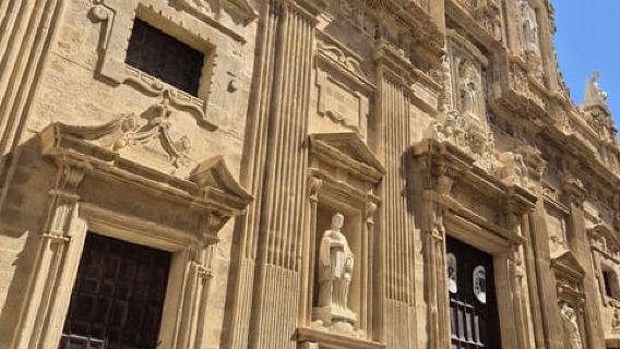 Gallipoli: Tour of the historic old town among narrow streets and underground oil mills