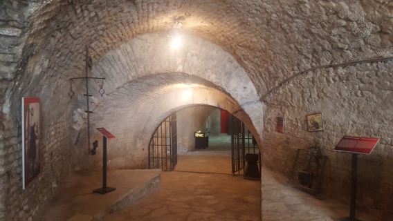 Belgrade: Underground Tour with Riverside Sparkling Wine