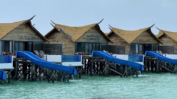 Laut Jeli Semporna Sabah | Rumah air baru dengan nilai baik + bilik dengan akses terus ke laut + kawalan bilik sepanjang tahun + jaring