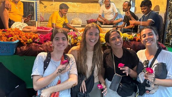 Agra: Street Food and Walk Tour with Spice Market by Tuk-Tuk