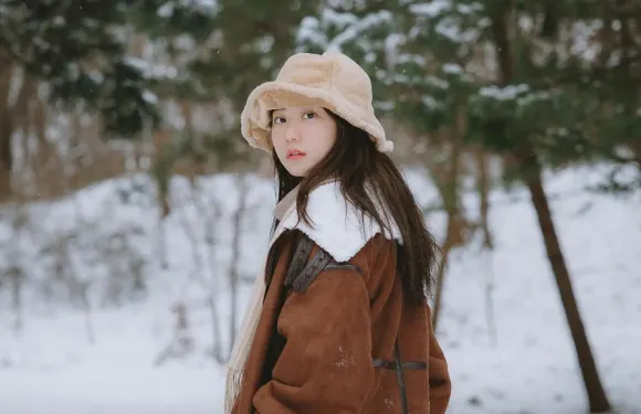 冰島阿克拉內斯Trip Moments【攝影攝像跟拍航拍翻譯+婚禮微電影/團隊冰川極光燈塔探險】