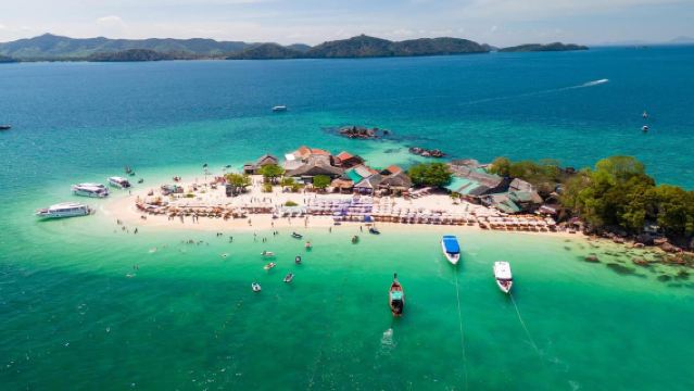 скоростной катер/моторная лодка на полдня на острове Ко остров Кхай в Пхукете: снорклинг на Кристал-Бич, наблюдение за рыбами и их кормление, круговой туда и обратно/в обе стороны