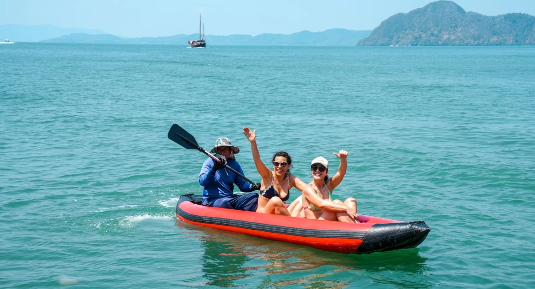 Berangkat dari Phuket: Perahu Kayak di Teluk Phang Nga + Pulau James Bond + Eksplorasi Gua + Snorkeling di Koh Kai