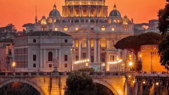 Rome private charter tour to 7 attractions: Colosseum, Pantheon, Trevi Fountain, Piazza Navona, Castel Sant'Angelo, and Ancient Rome