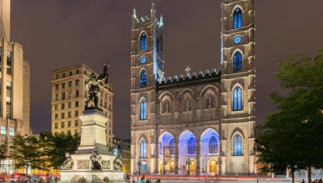 Montréal: Sightseeing River Cruise + AURA Experience at Notre-Dame