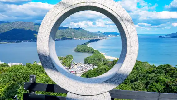 ทัวร์วันเดียว/ทัวร์หลายวัน สู่สถานที่ลึกลับแห่งท้องทะเลเกียวโต [กระเช้าลอยฟ้า อามาโนะฮาชิดาเตะที่มองเห็นนกนางนวล อิเนะฟุนายะ]