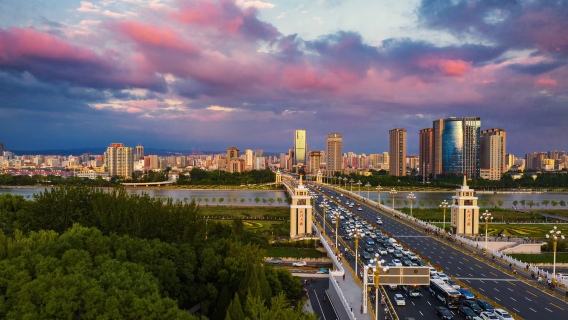 Datong, Shanxi: Tour guides/interpreters/local guides in Chinese, English, French, Russian and other languages|Business and exhibition translation/City walk/Attraction tours/In-park commentary