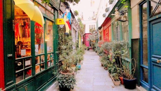 Paris: Le Marais District Guided Walking Tour with Coffee