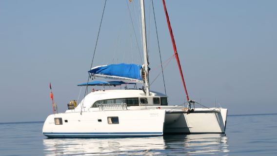 Costa Tropical: Paseo en catamarán de lujo con almuerzo