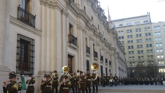 智利聖地亞哥武器廣場-考斯塔內拉大樓【中文專車-悅享旅途】