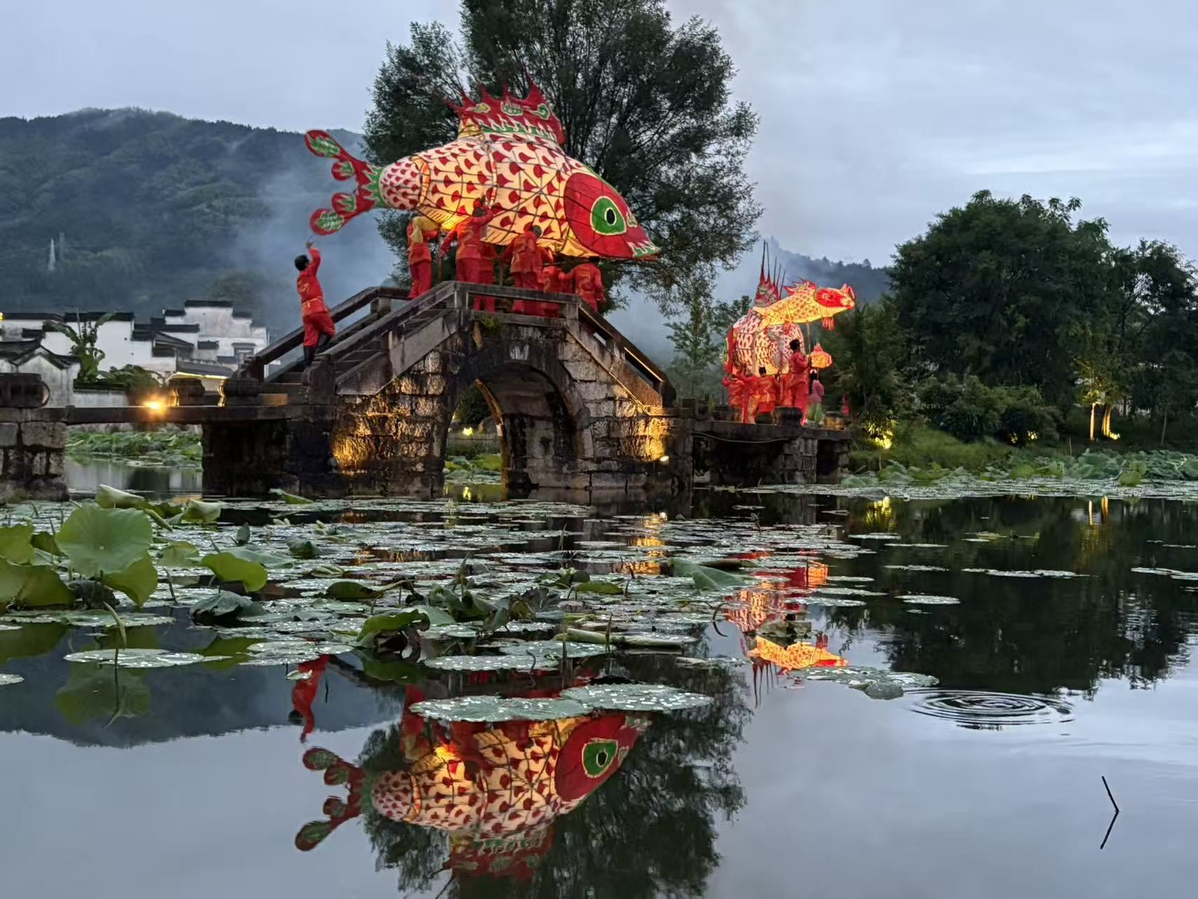 徽州古城+呈坎夜遊賞魚燈+可選送至黃山南大門