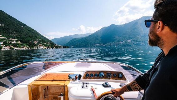 1시간에서 4시간 동안 스피드보트를 타고 코모 호수에서 즐기는 프라이빗 크루즈