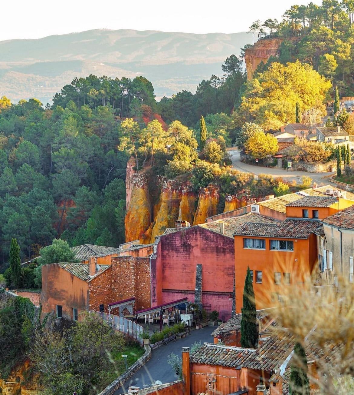 南法｜泉水小鎮+魯西永+石頭城包車一日遊&中文司機