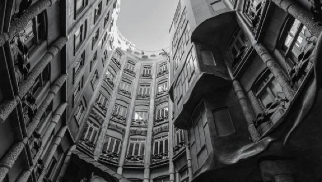 西班牙巴塞隆納市區網紅景點打卡-高迪三件套-可包車-精選