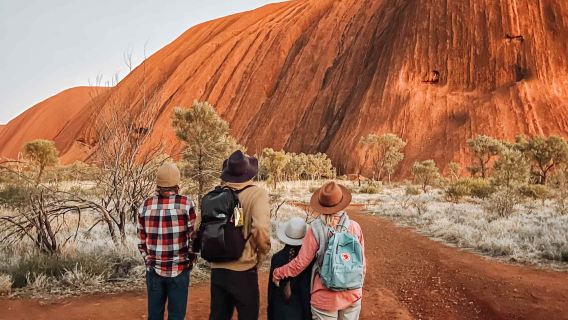 Uluru-Sonnenaufgangswanderung in Australien [10,5 km/inkl. Transfer/inkl. Frühstückstee]
