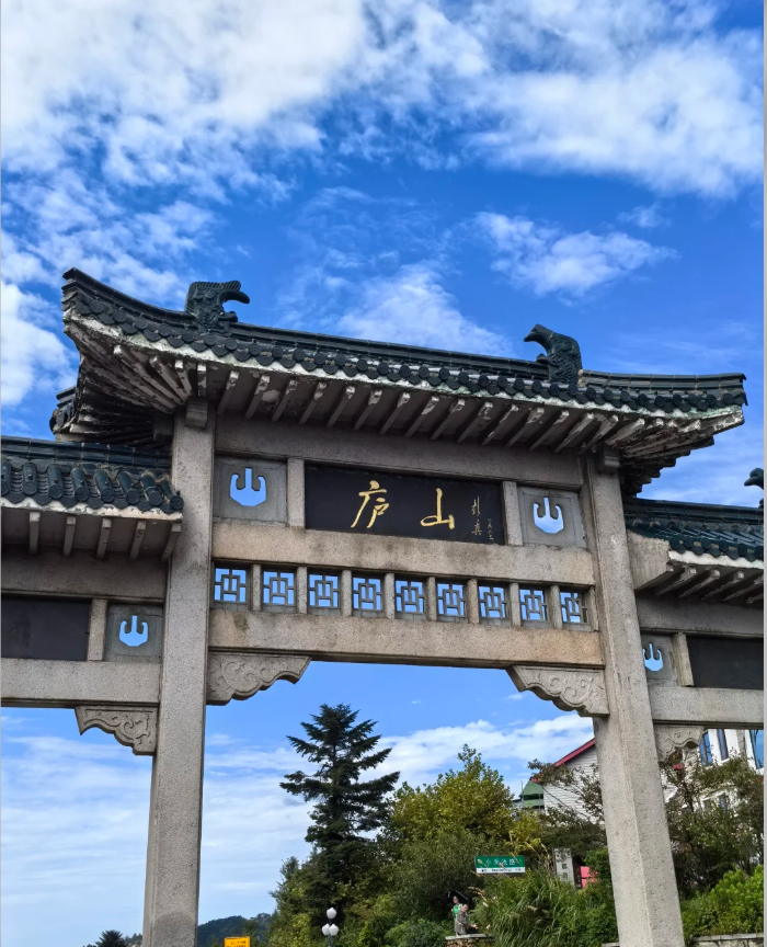 Servizio di guida dal vivo con approfondita visita guidata a Lushan, Jiujiang, con guida esperta