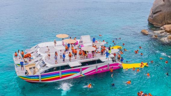 タイ・プーケットのスミラン諸島、シースターの手軽なツアーで虹色ボートまたはスピードボートが選べます