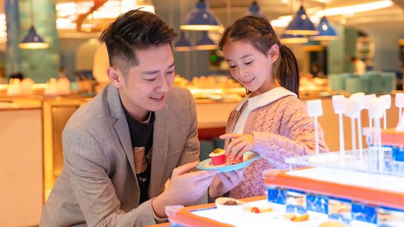 [1 Child Free] Buffet Diner for 2 Adults or Family (2 Adults + 1 Child) at Zhuhai Chimelong International Ocean Resort Penguin Hotel
