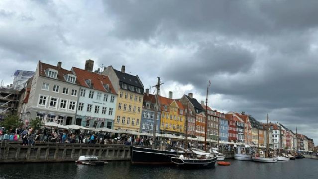 丹麥哥本哈根市政廳-安徒生童話屋-安徒生雕像-包車-私享行