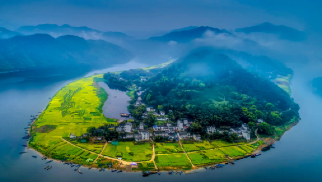 Round-trip from Hangzhou: Huizhou ancient town + Xin'an River gallery + Shitan village | Custom private charter in multiple languages including Chinese and English