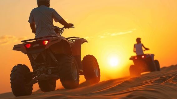 Sonnenuntergang-Quad-Safari in Marsa Alam mit Wüsten- und Meerblick