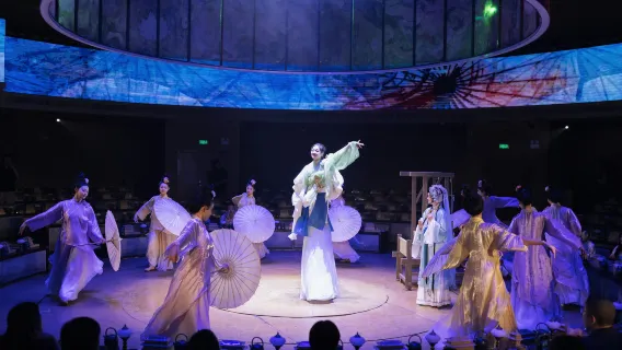 Suzhou Silk Gala: Spettacolo Culinario Immersivo della Via della Seta di Dunhuang con Styling Hanfu Gratuito