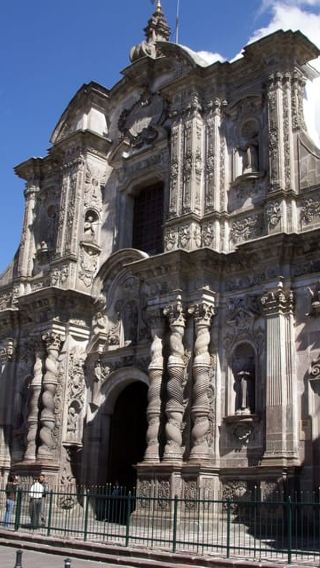 Quito: Old Town Walking Tour with Basilica Church Visit