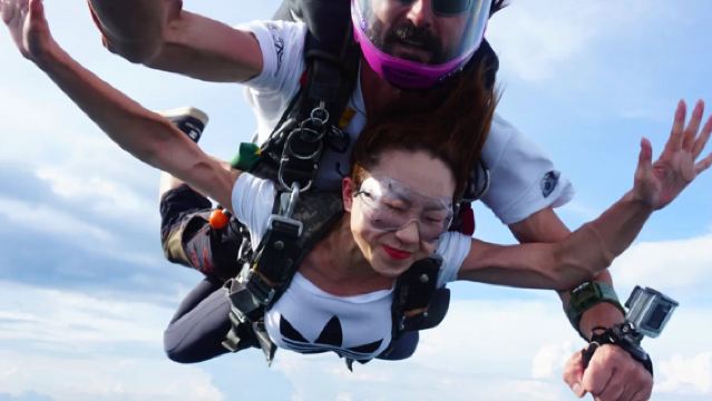 廣東大灣區飛行基地跳傘 廣州市區高空雙人跳傘【3000米自由落體+專業高清視頻跟拍+送視頻剪輯】