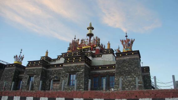 青海湖+拉脊山+青海湖金沙灣自然保護區一日【專屬包車自由行】