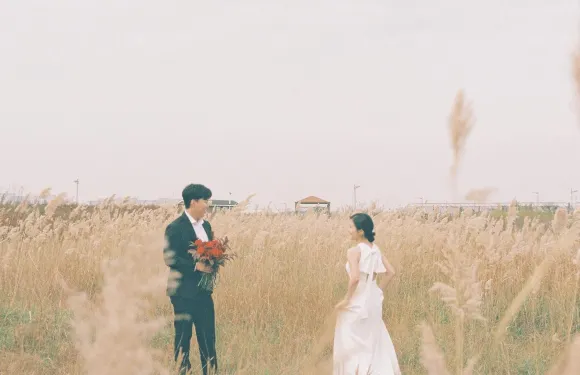 自貢Trip Moments【約拍跟拍婚拍街拍抓拍航拍攝影攝像/多語言翻譯/動作指導】