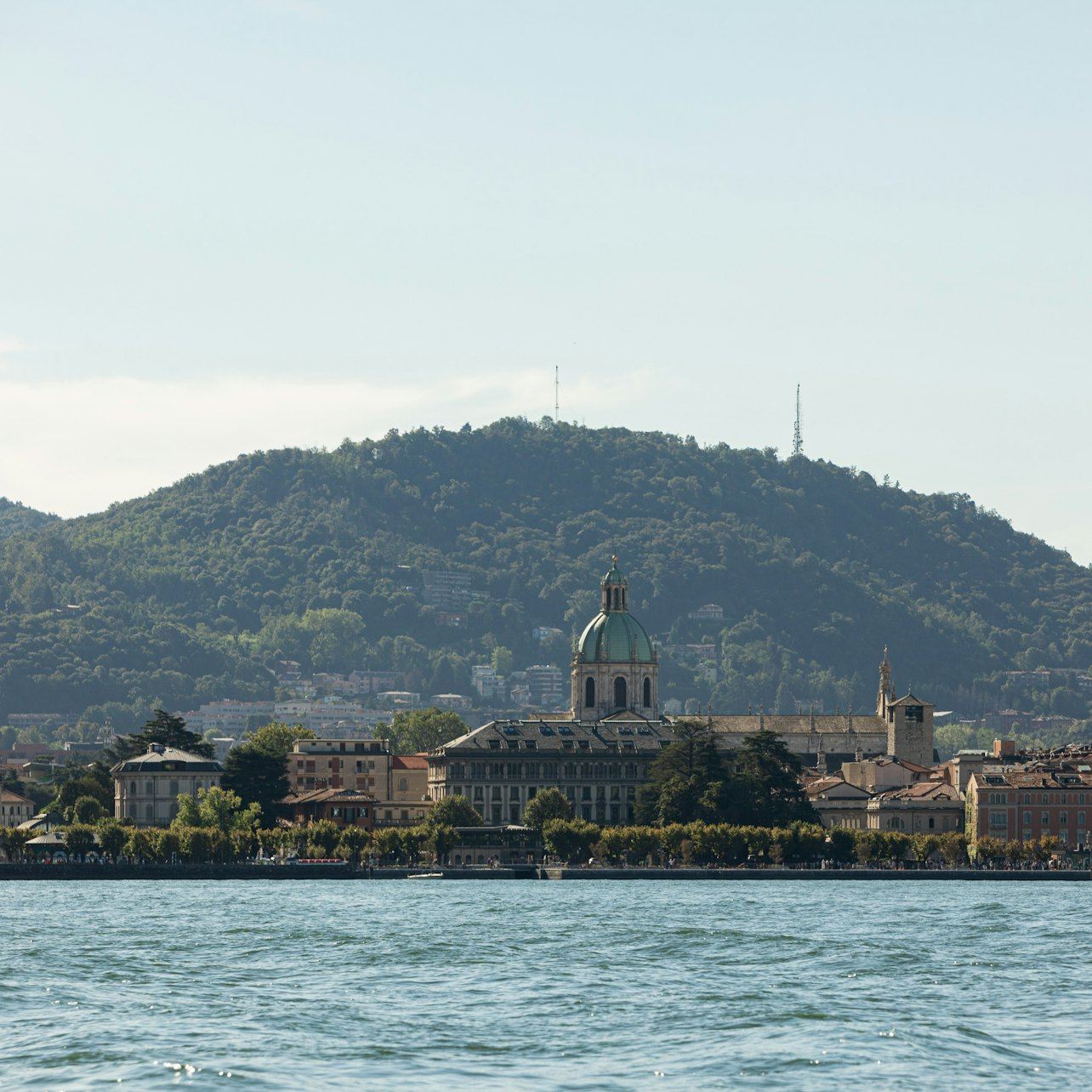Varenna, Bellagio e Como: Tour Giornaliero Guidato da Milano