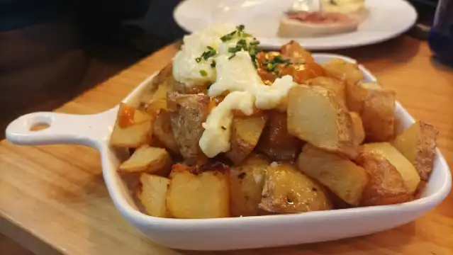 Valencia: Guided Traditional Food Tour