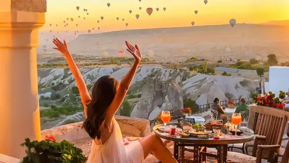 Turkey Cappadocia hot air balloon ride Goreme hot air balloon ride Royal/Butterfly hot air balloon ride Flight + breakfast+ Champagne + Hotel Pickup in Kapadua Area