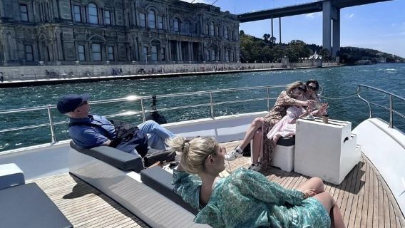 From Istanbul: Afternoon Bosphorus Cruise with Stopover on the Asian Side with Pick up and Snacks