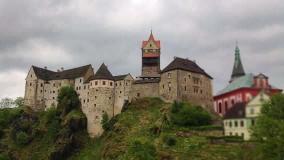 捷克卡羅維發利：溫泉長廊+市政長廊+洛克特城堡+東正教堂